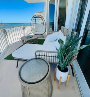 Beach Oasis 704 Lovely Daytona ocean front for 5 sleeps up to 12